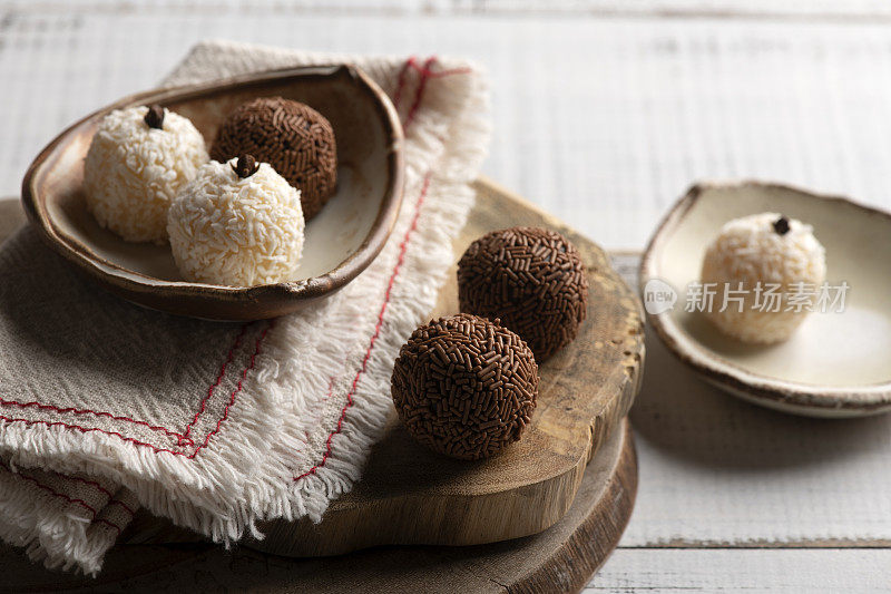 Brigadeiro，和beijing ho，传统的巴西甜品。